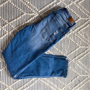 Judy Blue women’s distressed boyfriend jeans size 7/28